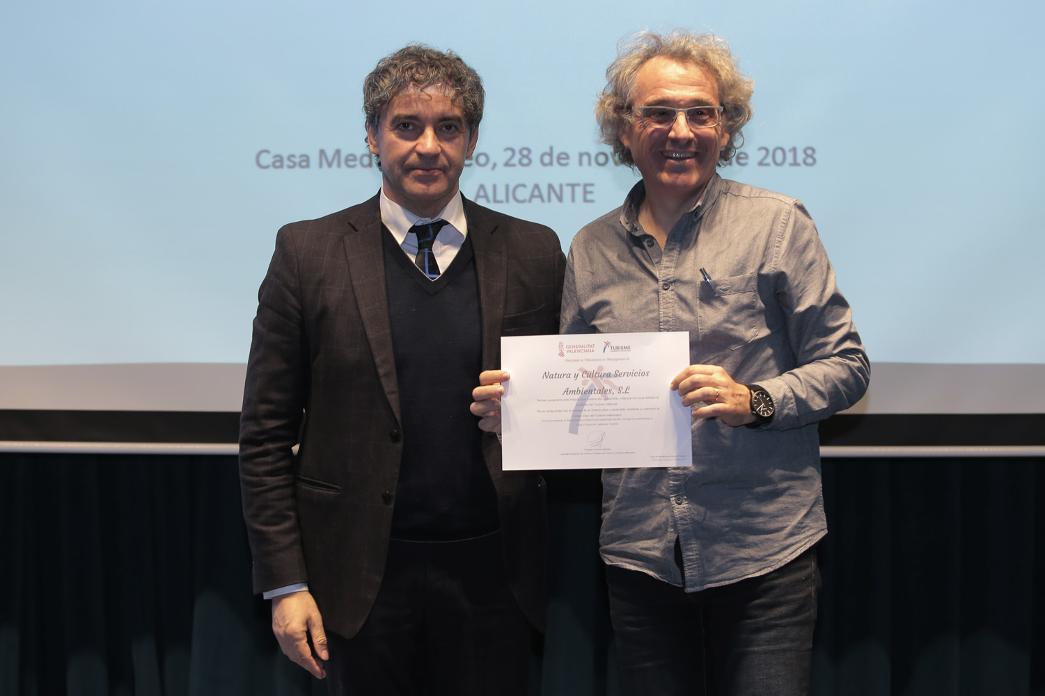 Albano López junto a Francesc Colomer, secretario autonómico de turismo, en la entrega del reconocimiento (Fotos: Generalitat Valenciana).
